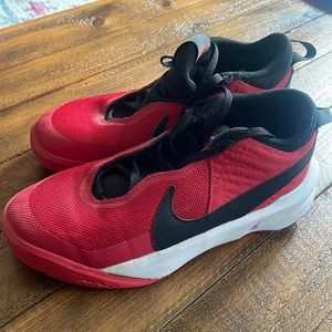 Nike Kids' Grade School Team Hustle Basketball Shoes - Size 5Y